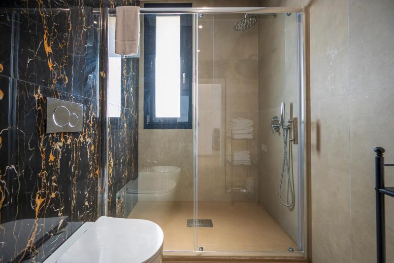 Villa Sun Luxury Apartments Sea View - image 3