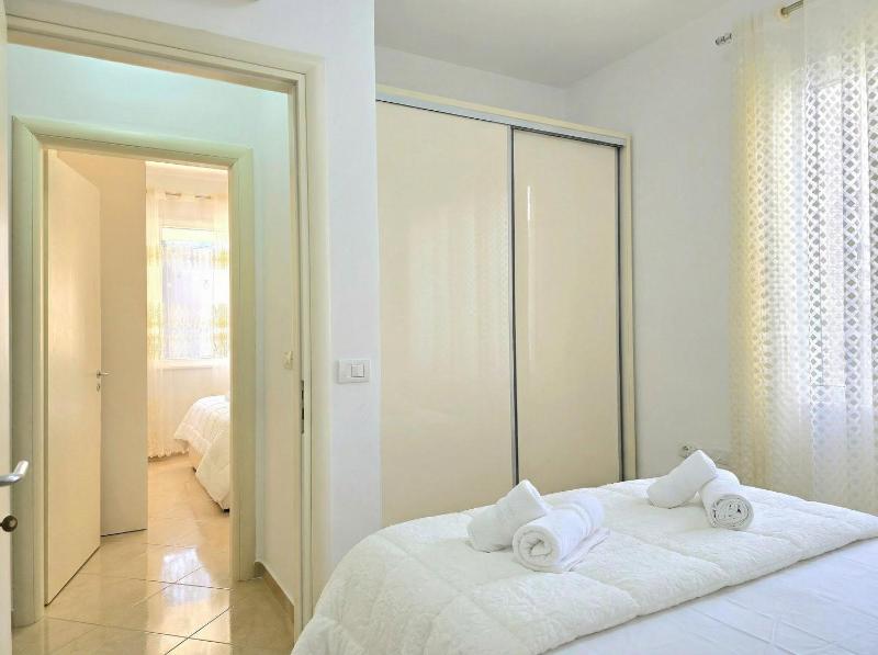 Happy Stay In Lura 3 175 - image 2