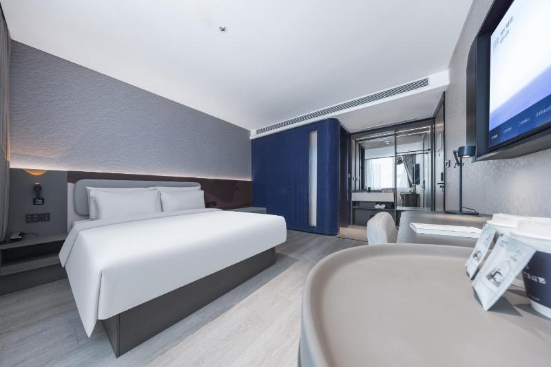Atour Light Hotel May Fourth Square Qingdao University QINGDAO - image 8