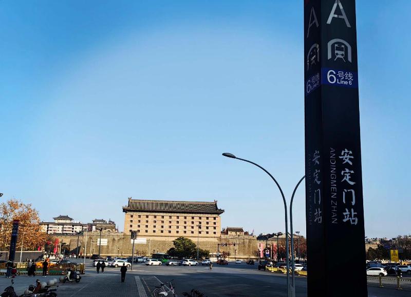 Stylish Homestay Balcony Viewing Ancient XiAn Bell Tower and City Wall - image 13