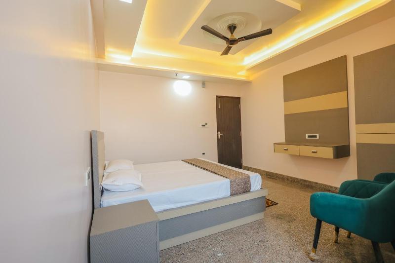 Regal Palace Hotel and Banquets - image 11
