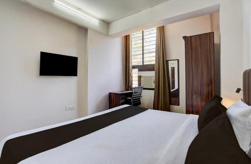 Hotel Vijai Square - image 16
