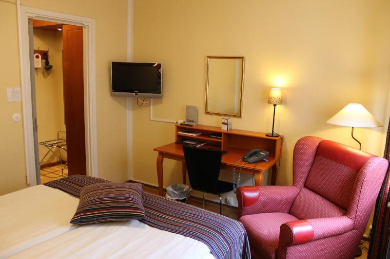 Double Room image 4
