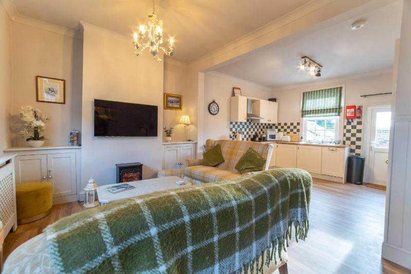 Host & Stay - Sea View Cottage - image 6