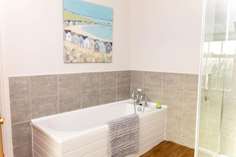 Host & Stay - Sea View Cottage - image 2