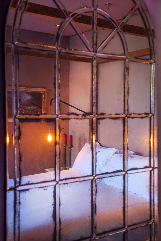 Deluxe Double Room with Balcony image 2