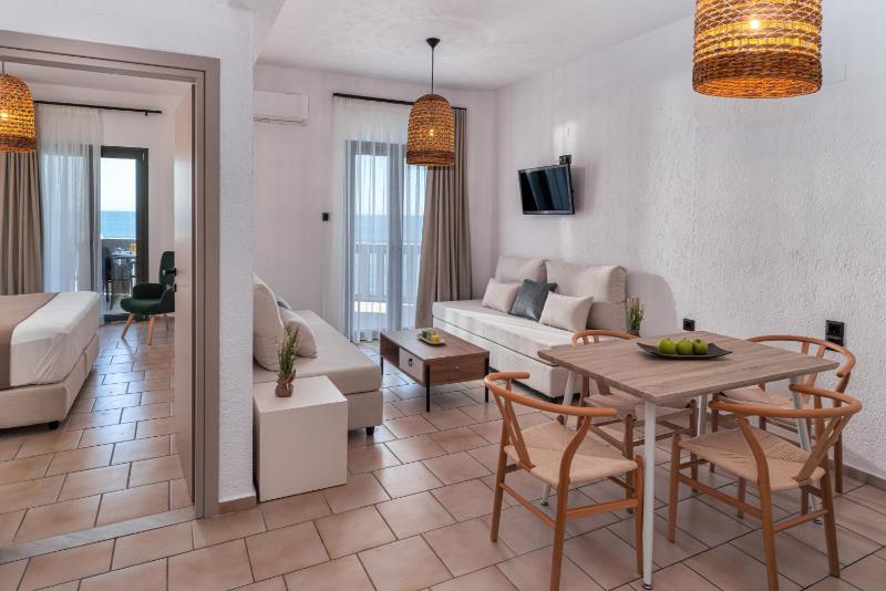 Arlen Beach Hotel - image 21