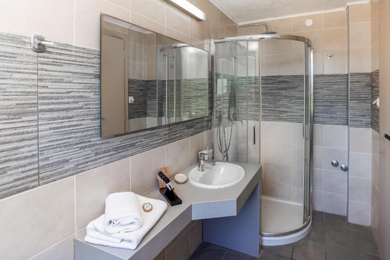 Arlen Beach Hotel - image 46