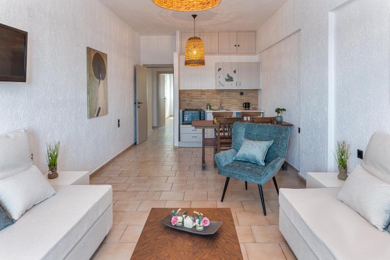 Arlen Beach Hotel - image 30