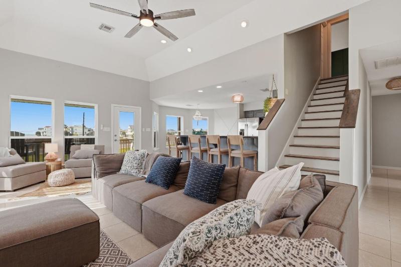 Serene Coastal Escape with Gulf Views home - image 29