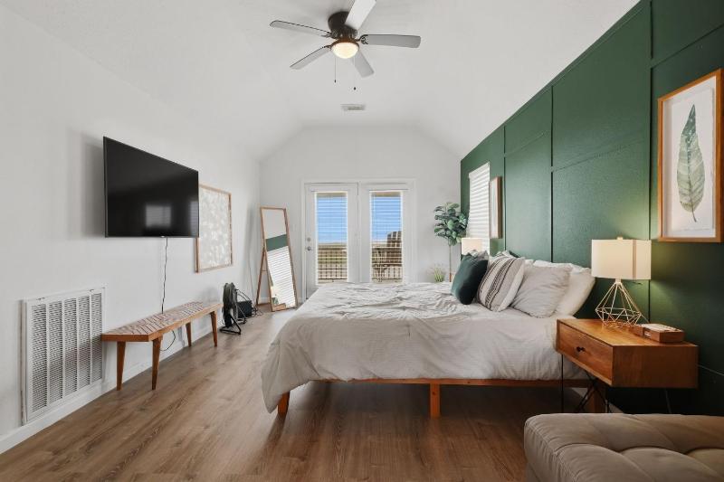Serene Coastal Escape with Gulf Views home - image 3