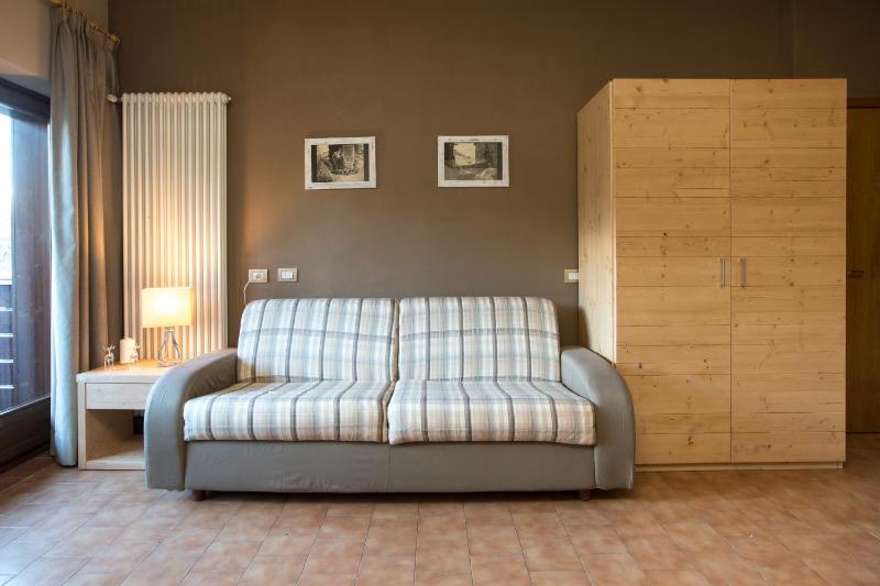 Studio with Sofa Bed image 4