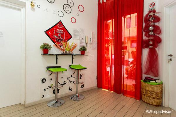 Single Room with Shared Bathroom image 4