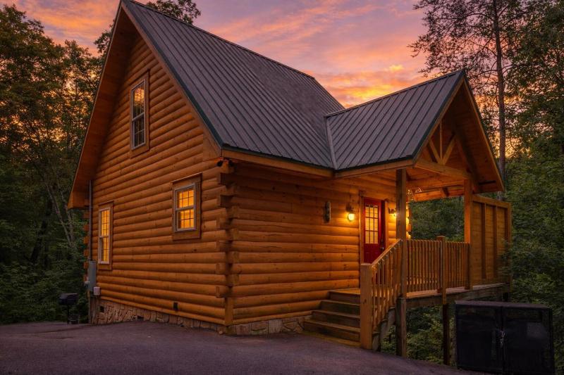 Black Bears and Fireflies Hot Tub Cozy Cabin Retreat in the Smokies Comfort & Fun for All - image 39