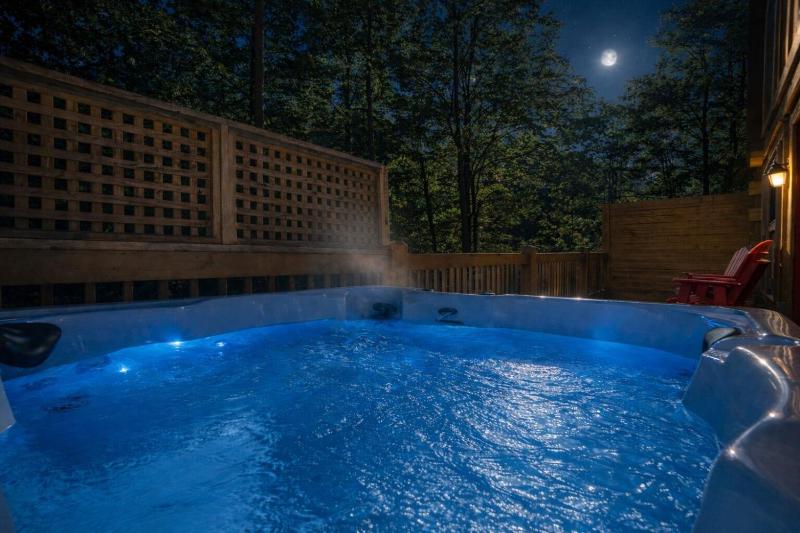 Black Bears and Fireflies Hot Tub Cozy Cabin Retreat in the Smokies Comfort & Fun for All - image 41