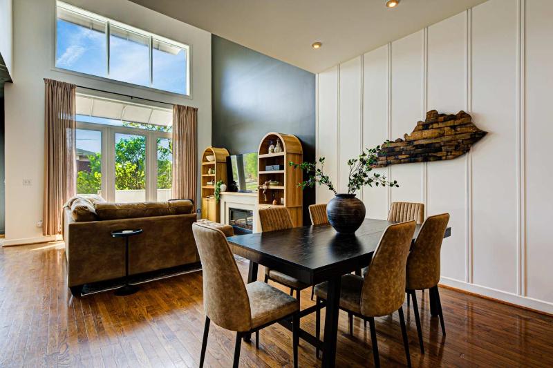 Chic Modern Condo in the Vibrant NuLu District - image 25