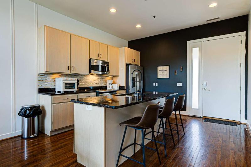 Chic Modern Condo in the Vibrant NuLu District - image 40