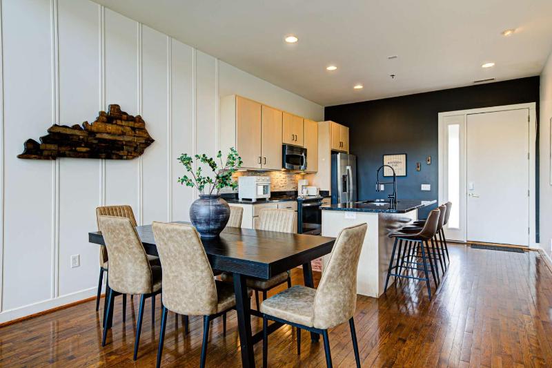Chic Modern Condo in the Vibrant NuLu District - image 22