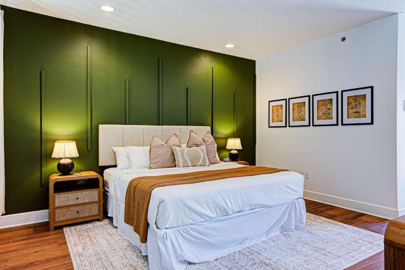Chic Modern Condo in the Vibrant NuLu District - image 14