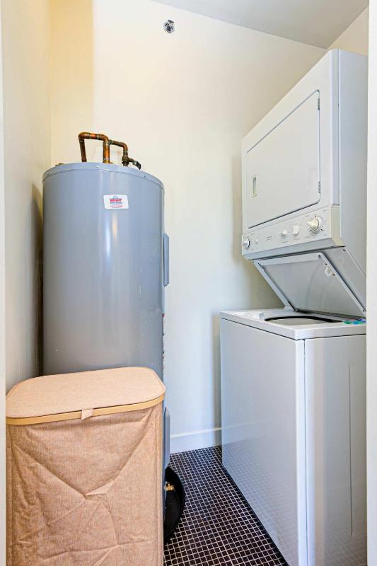 Chic Modern Condo in the Vibrant NuLu District - image 35