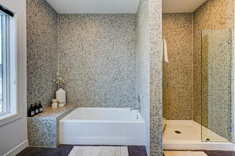 Chic Modern Condo in the Vibrant NuLu District - image 21