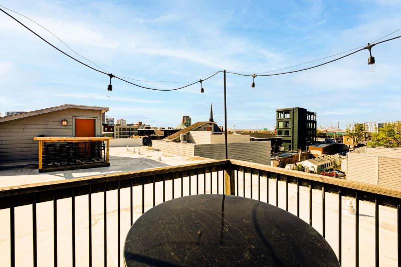 Chic Modern Condo in the Vibrant NuLu District - image 16