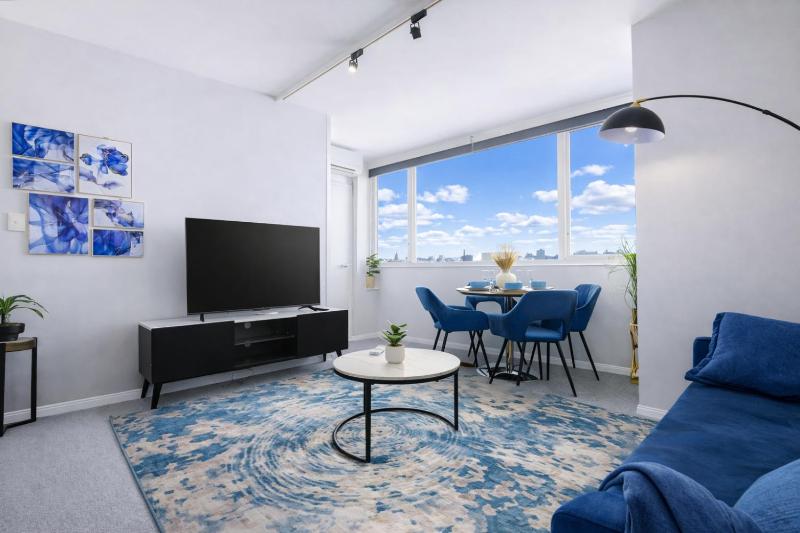 The Ridge Stylish 2BR Cityside Apartment with Pool Gym and Parking - image 1