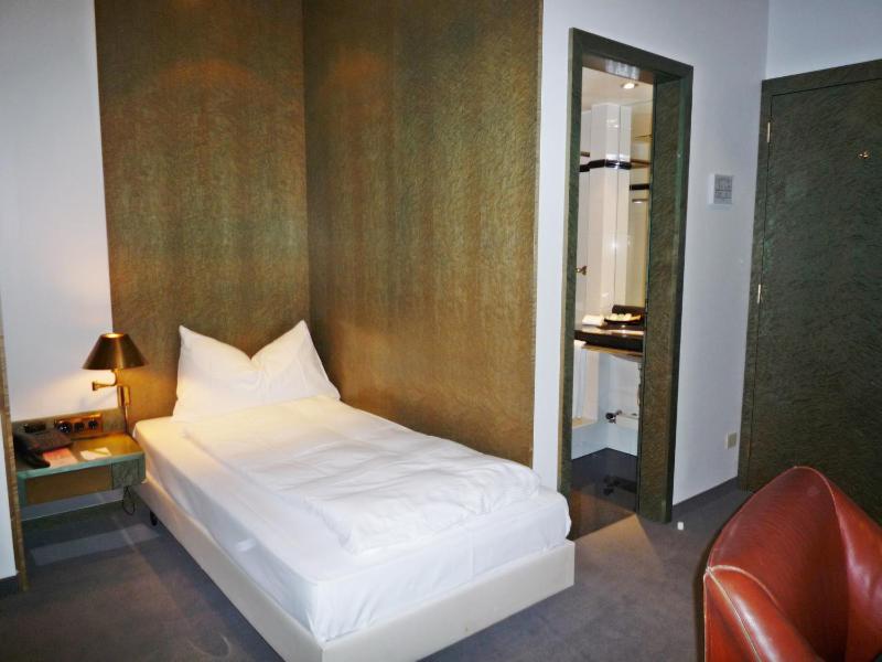 Cosy Single Room image 4