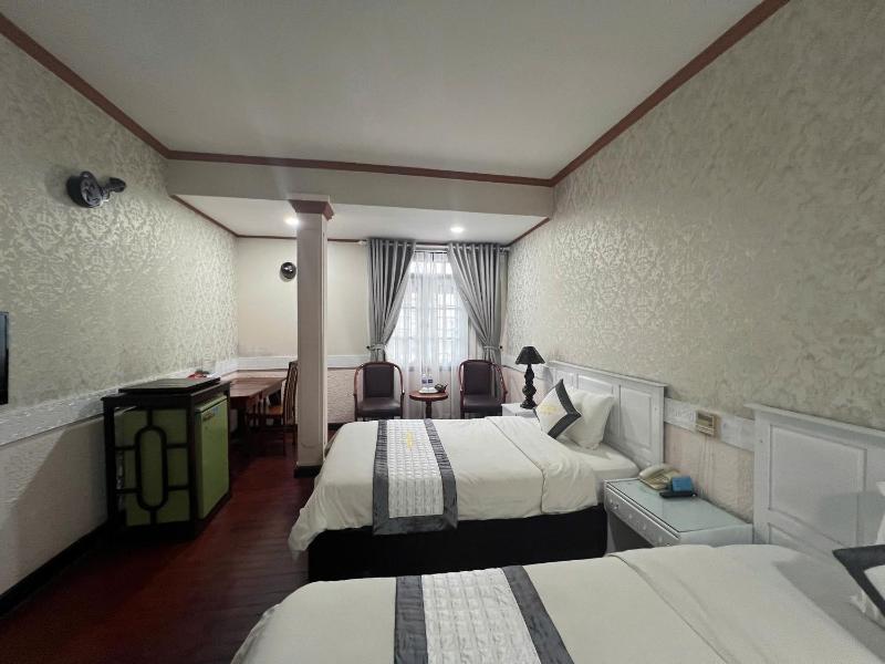Center Orient Hotel - image 7
