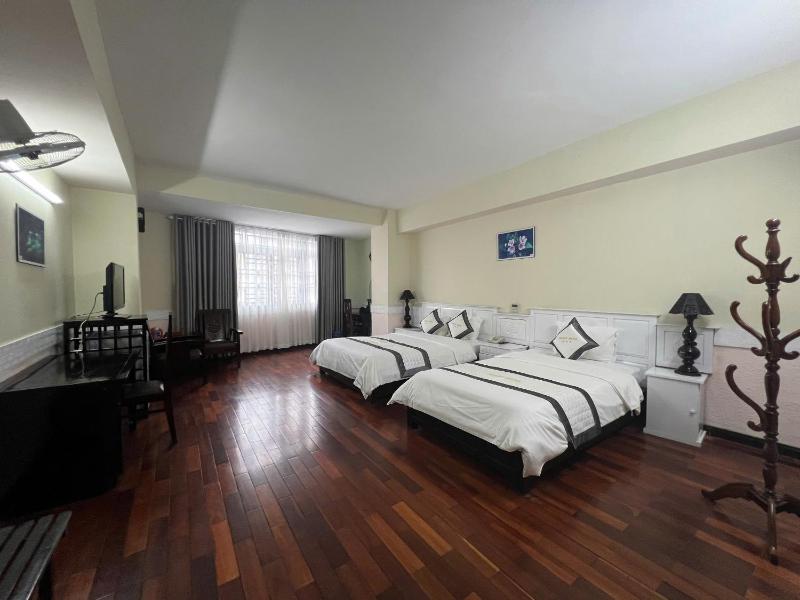 Center Orient Hotel - image 9