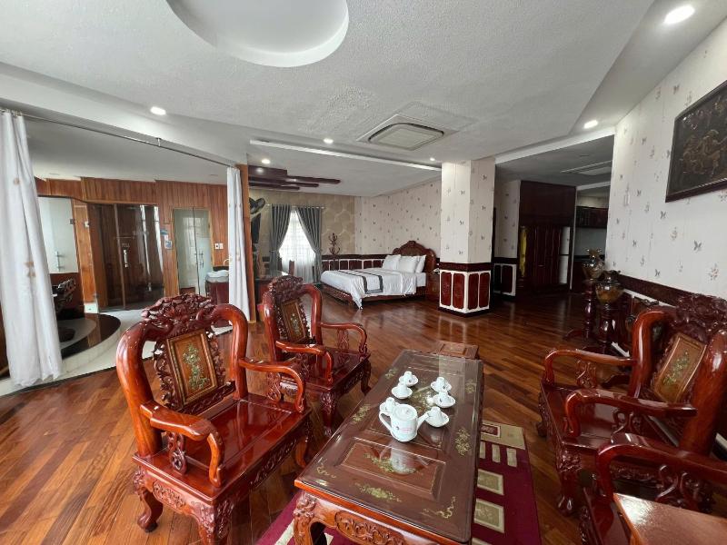 Center Orient Hotel - image 8