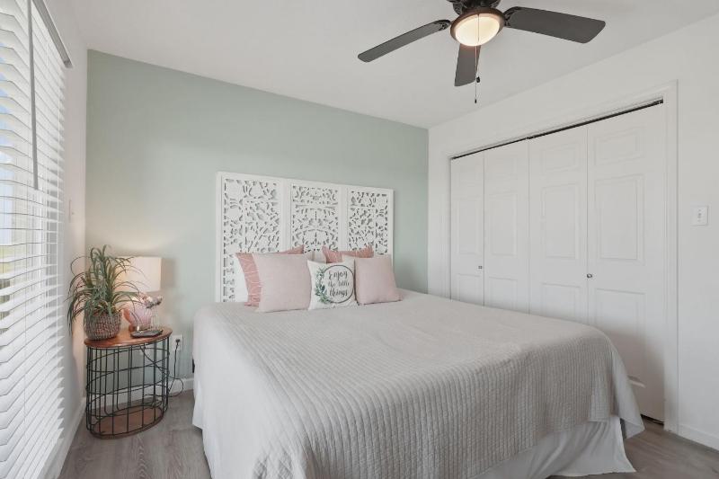 Serene Coastal Escape with Gulf Views home - image 16