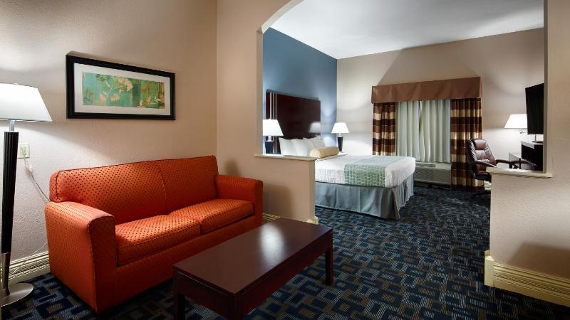 King Room with Sofa Bed and Wet Bar - Non-Smoking image 3