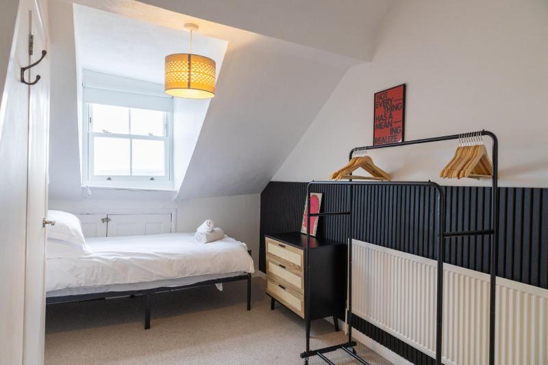 Sandgate Seaview - image 7