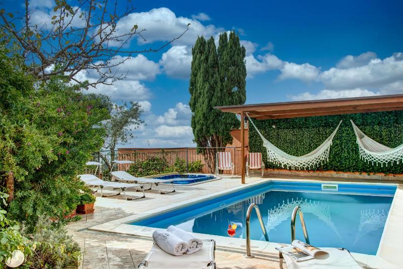 GOCCE VILLAS - Villa de Flores Country Style Villa With Pool - image 17