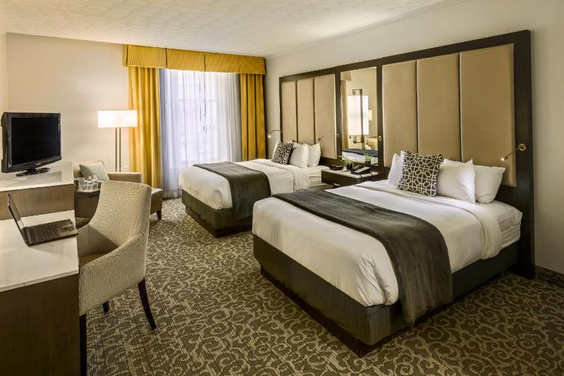 Queen Room with Two Queen Beds - Non-Smoking image 2