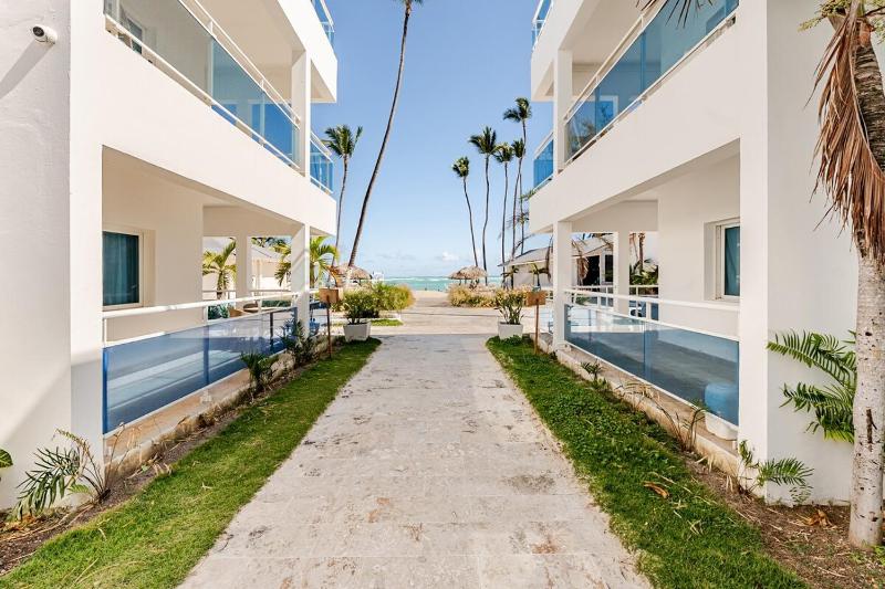 Beautiful on foot from the beach - image 26