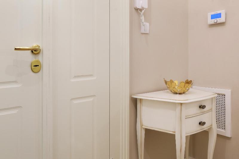 Stylish 1BR Luxury Apartment in Vračar Next to Kalenić - image 15