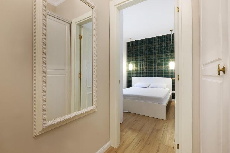Stylish 1BR Luxury Apartment in Vračar Next to Kalenić - image 16