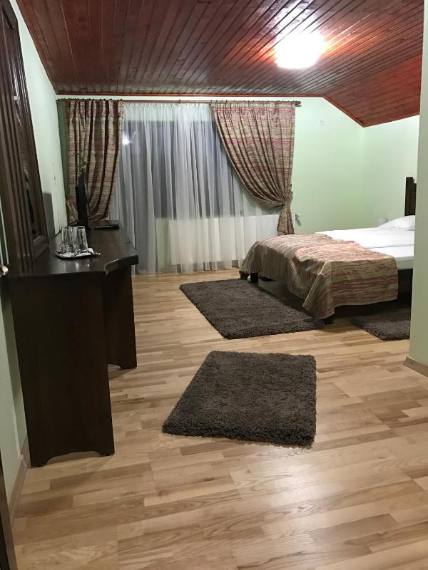 Large Double Room image 2