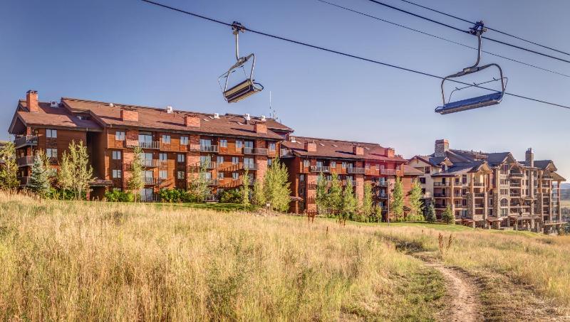 Bear Claw 209 - True Ski-in Ski-out Access Gondola Views & Winter Shuttle! - image 16