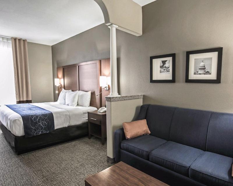 Queen Suite with Sofa Bed - Non-Smoking image 1