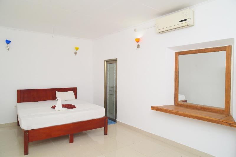 Ilamperuma Bungalow - image 9
