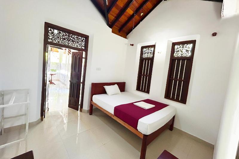 Ilamperuma Bungalow - image 11