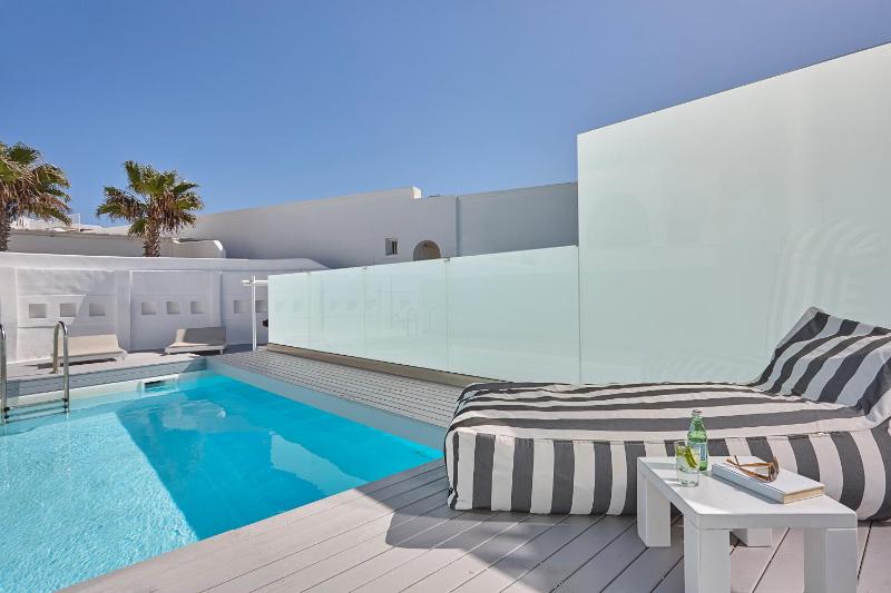 Plunge Pool Suite with Sea View image 2