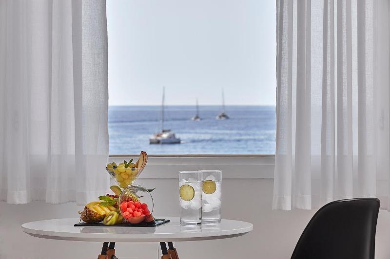 Senior Suite with Sea View image 2