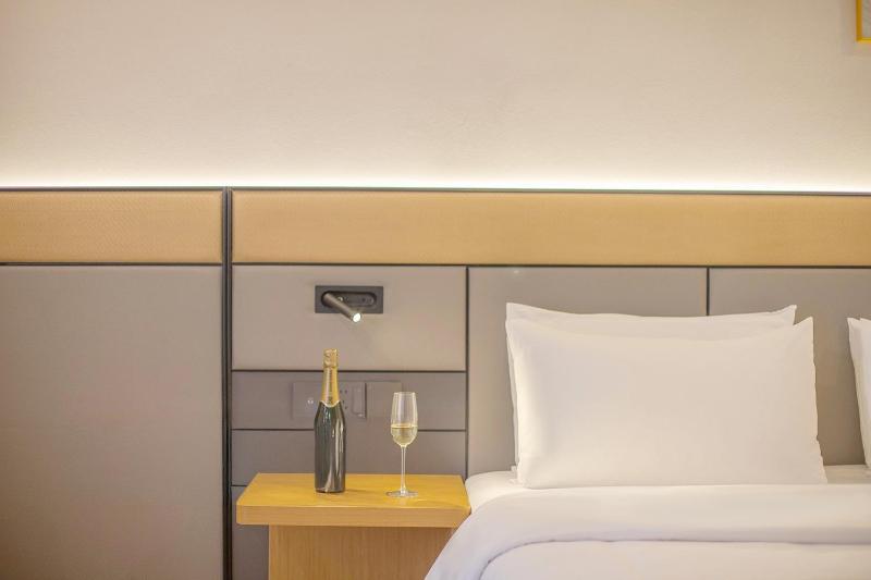 Kaboting Hotel Chongqing Prime Location Near Jiefangbei & Hongya Cave 1 Minute Walk to Metro Ideal for International GuestsFree Self-Service Laundry Free High-Speed WiFiFree Chinese Tea Free Travel Advice - image 12