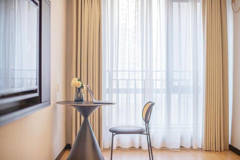 Kaboting Hotel Chongqing Prime Location Near Jiefangbei & Hongya Cave 1 Minute Walk to Metro Ideal for International GuestsFree Self-Service Laundry Free High-Speed WiFiFree Chinese Tea Free Travel Advice - image 9