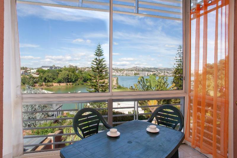 Appartement de Standing vue sur lac - image 11