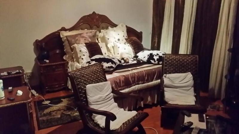 Charming BB Room with Private Entrance in East London - image 1